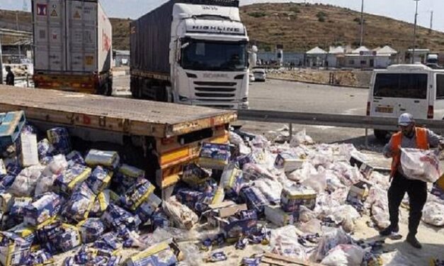 Extremistas israelíes destruyen alimentos con destino a Gaza